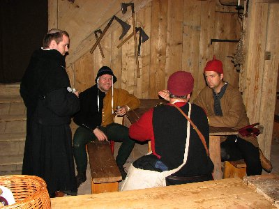 Důstojnický sbor a mnich.